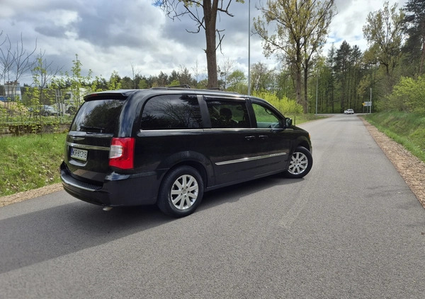 Chrysler Town &amp; Country cena 49900 przebieg: 230000, rok produkcji 2016 z Koniecpol małe 562